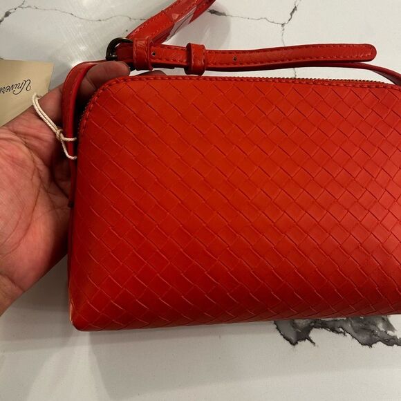 Beautiful Woven Crossbody Bag NWT - Picture 3 of 5